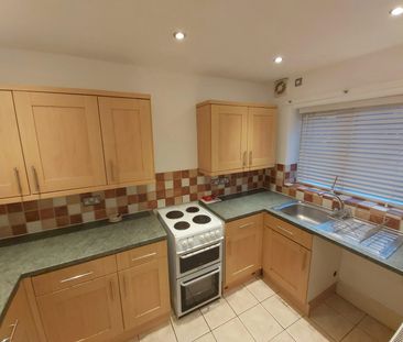 Semi-detached house to rent on - Photo 2
