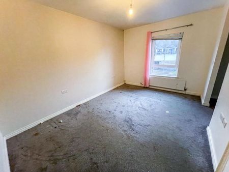 40 Lady Wallace Road, Lisburn, BT28 3WS - Photo 2