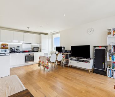 Capitol Way, London, NW9 - Photo 3