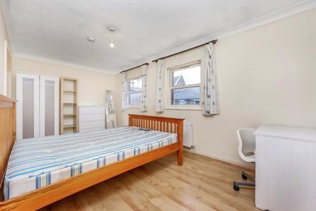 4 bedroom terraced house to rent - Photo 2