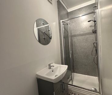 *Rooms available* 5/6 bedroom house - Photo 4