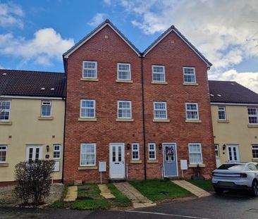 4 bed town house to rent in Roys place, Bathpool - Photo 1