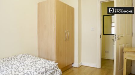 Sunny room in 3-bedroom flatshare in Old City, Dublin - Photo 5