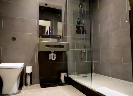 3 Bedroom Apartment - Photo 5