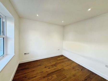 High Street, Sutton - Photo 2