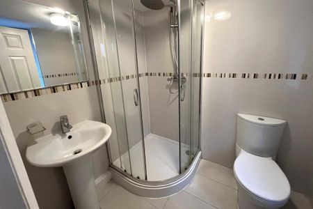 2 bedroom end of terrace house to rent - Photo 3