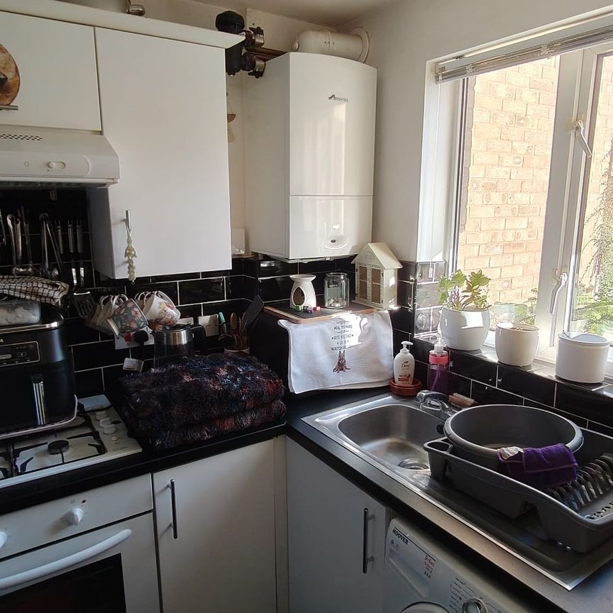 Two Bedroom House with Garden and Off-Road Parking for Two Cars, Gosport - Photo 1