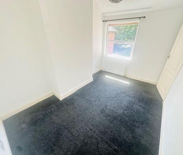 2 bedroom end of terrace house to rent - Photo 3