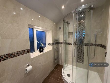 3 bedroom semi-detached house to rent - Photo 3