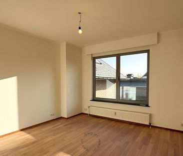 Ruime bel-etagewoning met 3 slaapkamers, tuin en garage - Photo 2