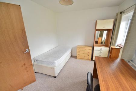 5 bedroom semi-detached house to rent - Photo 4