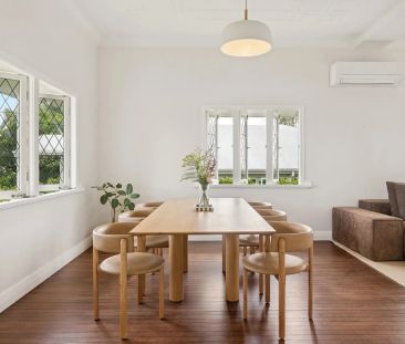 CHARMING CHARACTER HOME WITH POOL & SPACIOUS OUTDOOR LIVING - Photo 3