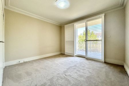 Family entertainer in a highly sought after locale - Photo 5