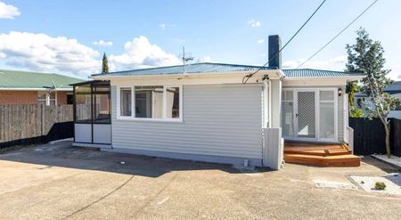 Your Sunny & Spacious Home Awaits! - Photo 3