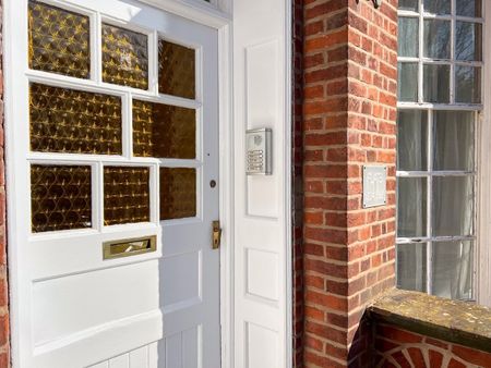 2 Bed Flat, De Montfort Court, LE2 - Photo 2