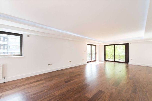 Lateral 3 bedroom apartment with on-site porterage and off street parking - Photo 1