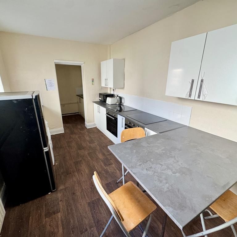 8 bedroom house share to rent - Photo 1