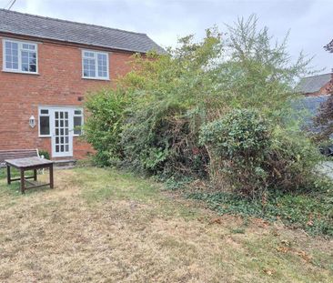 3 bedroom end of terrace house to rent - Photo 3