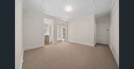 Newly Renovated One - Bedroom Apartment - Photo 3