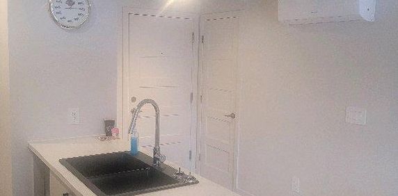 3 1/2 ***Libre Immédiatement*** - Photo 2