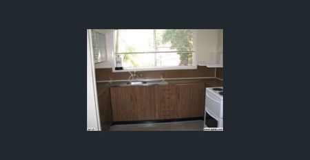 Comfortable 3 Bedroom Home. - Photo 3