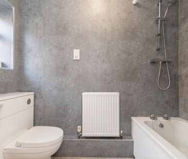 2 bed Flat To Let - Photo 4