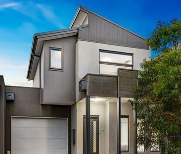 Family Home in Roxburgh Park - Photo 6