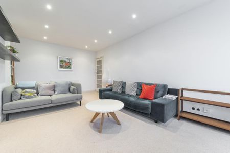 2 Bed Flat, Hillfield Court, NW3 - Photo 2