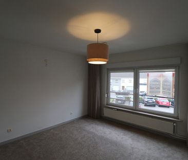 Een recent gerenoveerde woning met 3 slaapkamers, terras en garage. - Foto 3