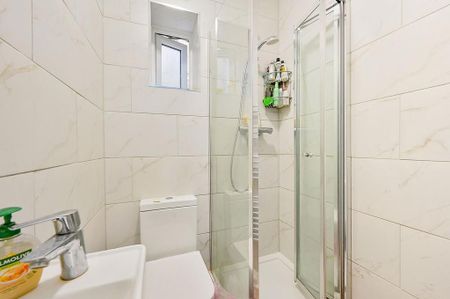 4 bedroom flat to rent - Photo 4