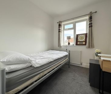 3 bedroom flat to rent - Photo 1