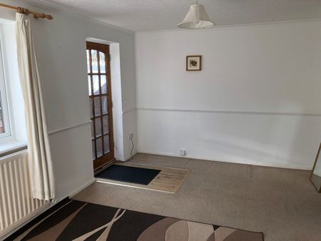 3 Bed Semi-Detached House, Crawley Green Road, LU2 - Photo 2