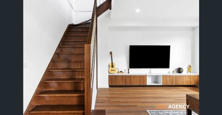 🌿 Modern Living, Elegant Comfort & Prime Convenience 19 Eiffel Avenue, Bonnie Brook VIC 3335 - Photo 3