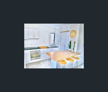 2D/34 Hanlan Street, Surfers Paradise, Qld 4217 - Photo 2