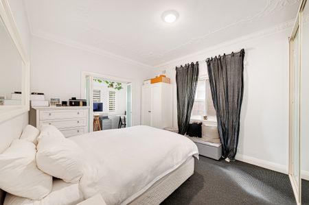 Immaculate two bedroom apartment with parking for three - Photo 4