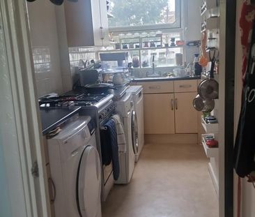 1 bedroom in a flat share to rent - Photo 5