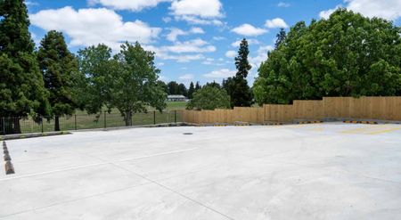 Self Contained Rooms - Opposite the Hospital - Photo 2