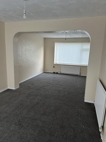 3 bedroom semi-detached house to rent - Photo 3