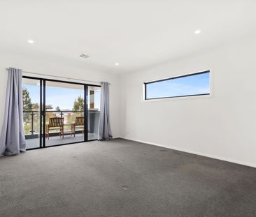 Stunning 4-Bedroom Home with Modern Amenities in Heart of Wollert! - Photo 3