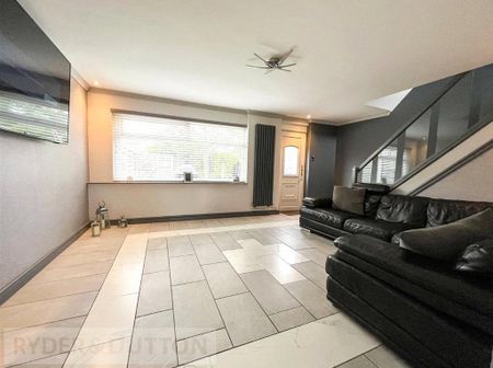 3 bedroom end of terrace house to rent - Photo 2