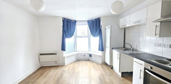 Bellevue Road, SOUTHAMPTON - Photo 2