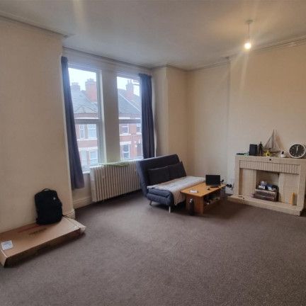 2 BED Flat To rent - Photo 1