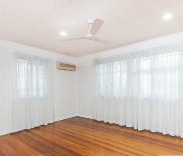 Convenient location - freshly painted & polished floors - Photo 1