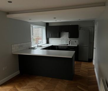 3 Bed Semi-Detached House, Hallowes Rise, S18 - Photo 5