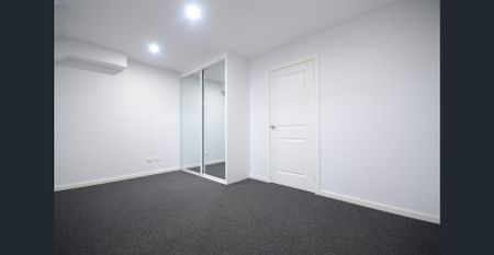 3 BEDROOM TOWNHOUSE WITH DUCTED A/C!! - Photo 3