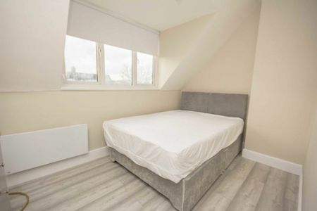 Golders Green Road - Photo 3