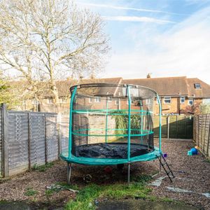 3 bed House - Terraced To Let - Photo 2