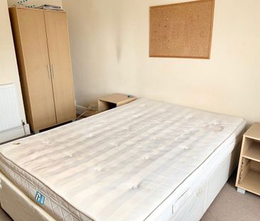 AVON ROAD, CHARMINSTER (P01268) - Photo 4