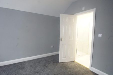 2 bedroom detached house to rent - Photo 5
