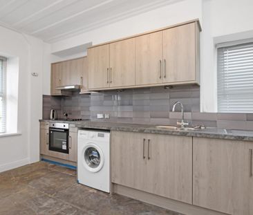 2 bedroom House To Let - Photo 2